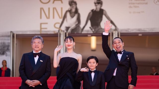 綾瀬はるか、肩出し黒ドレスでカンヌ・レッドカーペットへ！大悟（千鳥）がエスコート（42枚目）