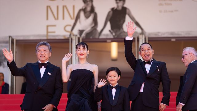 綾瀬はるか、肩出し黒ドレスでカンヌ・レッドカーペットへ！大悟（千鳥）がエスコート（43枚目）