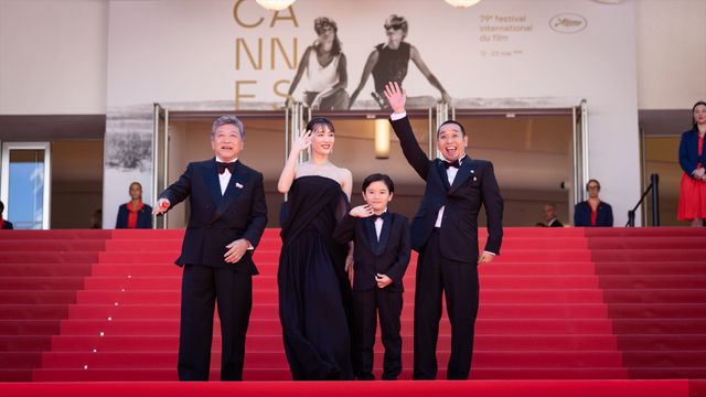 綾瀬はるか、肩出し黒ドレスでカンヌ・レッドカーペットへ！大悟（千鳥）がエスコート（46枚目）