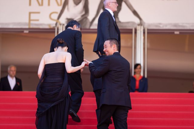 綾瀬はるか、肩出し黒ドレスでカンヌ・レッドカーペットへ！大悟（千鳥）がエスコート（48枚目）
