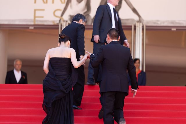 綾瀬はるか、肩出し黒ドレスでカンヌ・レッドカーペットへ！大悟（千鳥）がエスコート（49枚目）