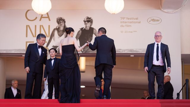 綾瀬はるか、肩出し黒ドレスでカンヌ・レッドカーペットへ！大悟（千鳥）がエスコート（52枚目）