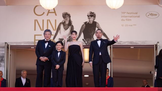 綾瀬はるか、肩出し黒ドレスでカンヌ・レッドカーペットへ！大悟（千鳥）がエスコート（54枚目）