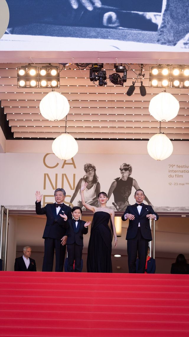 綾瀬はるか、肩出し黒ドレスでカンヌ・レッドカーペットへ！大悟（千鳥）がエスコート（56枚目）