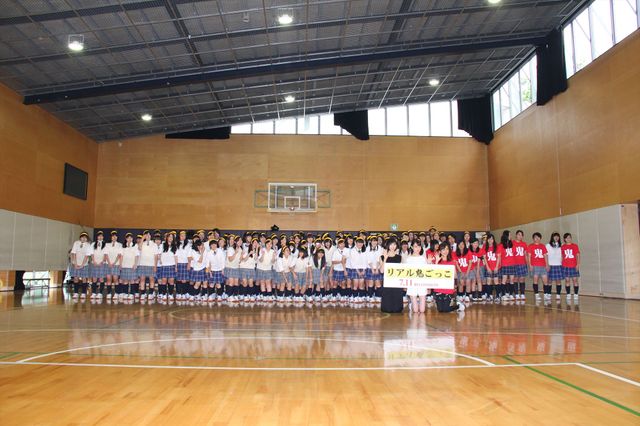 トリンドル玲奈、篠田麻里子、真野恵里菜が都内高校にサプライズ登場！フォトギャラリー（7枚目）