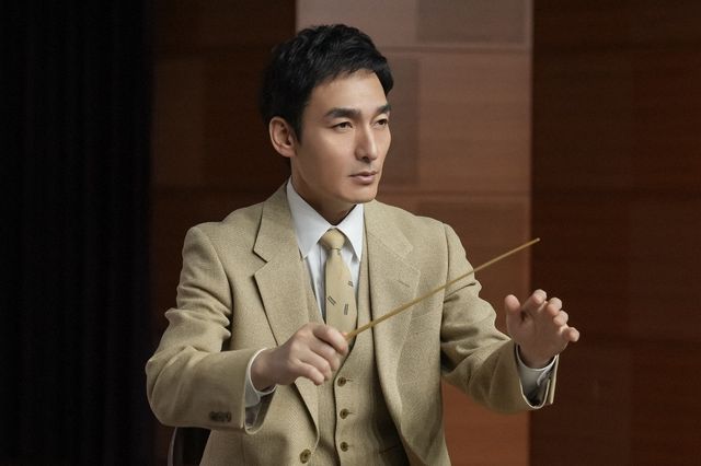 米兵たちに囲まれて…「ブギウギ」第90回の場面写真（3枚目）