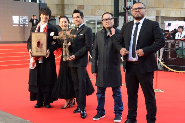 水原希子＆佑果姉妹、ミニドレスから美脚…！美しすぎる競演（3枚目）