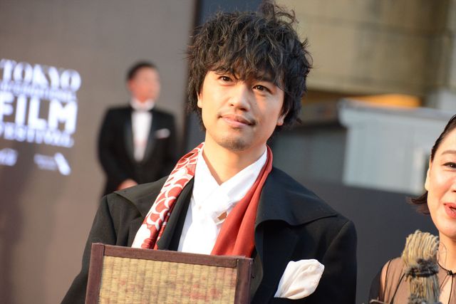 水原希子＆佑果姉妹、ミニドレスから美脚…！美しすぎる競演（4枚目）