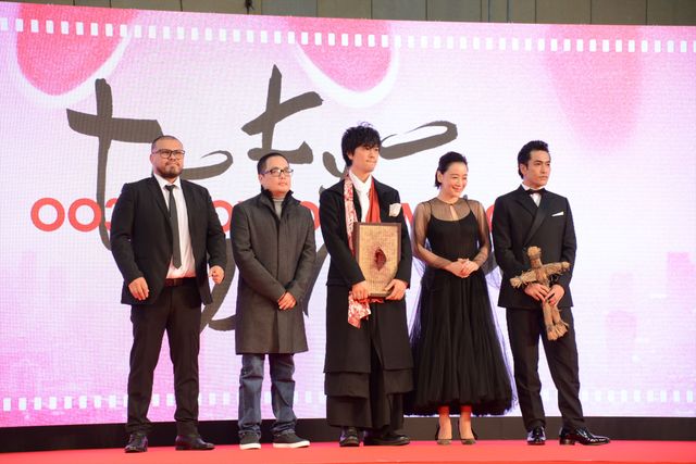 水原希子＆佑果姉妹、ミニドレスから美脚…！美しすぎる競演（7枚目）