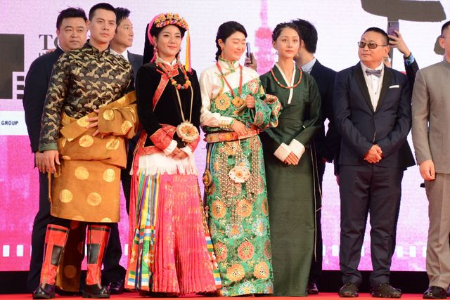 水原希子＆佑果姉妹、ミニドレスから美脚…！美しすぎる競演（15枚目）