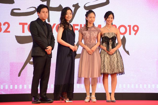 水原希子＆佑果姉妹、ミニドレスから美脚…！美しすぎる競演（16枚目）