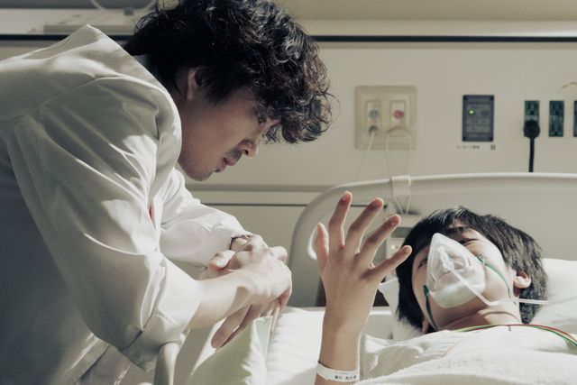 ミヤビ（杉咲花）と三瓶（若葉竜也）の関係は？「アンメット」2話場面写真（5枚目）