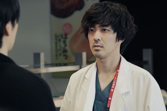 ミヤビ（杉咲花）と三瓶（若葉竜也）の関係は？「アンメット」2話場面写真（14枚目）