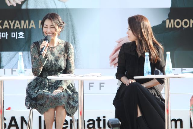 中山美穂のドレス、美しい！「女優が女優と会う」トークイベントにて（11枚目）