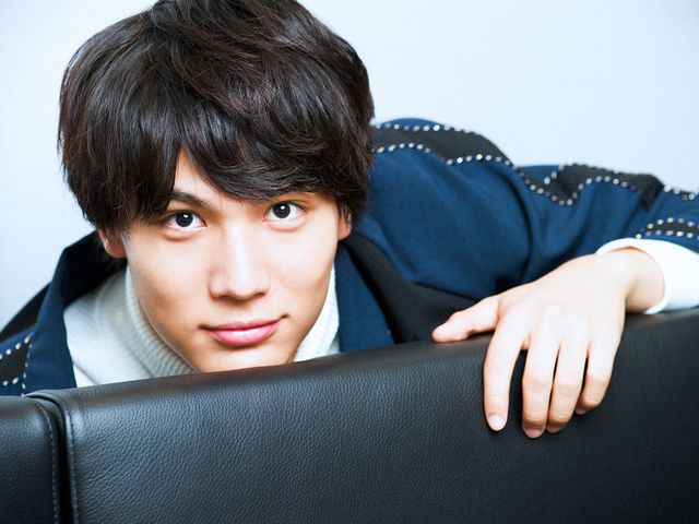 いたずらっ子な表情からセクシーまで【インタビューカット集】（2枚目）