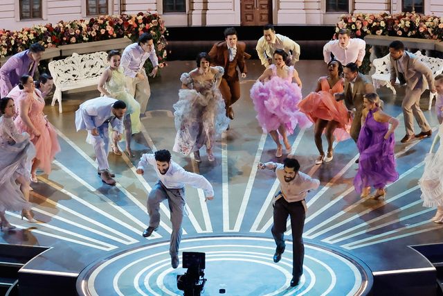 インド映画『RRR』劇中歌の圧巻の生パフォーマンス！（2枚目）