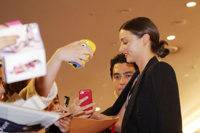 ミランダ・カー、シックな装いで羽田空港に到着！フォトギャラリー（6枚目）