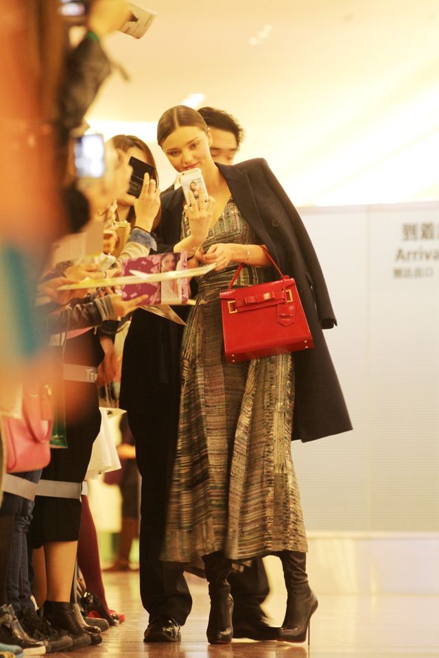 ミランダ・カー、シックな装いで羽田空港に到着！フォトギャラリー（11枚目）