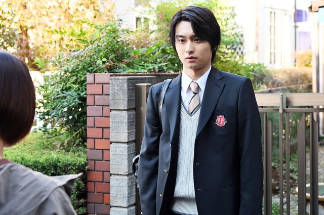 御上の過去が明かされる…日曜劇場「御上先生」第3話場面写真（8枚目）