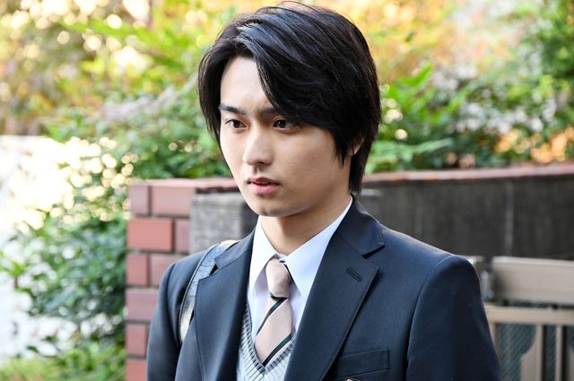 御上の過去が明かされる…日曜劇場「御上先生」第3話場面写真（9枚目）