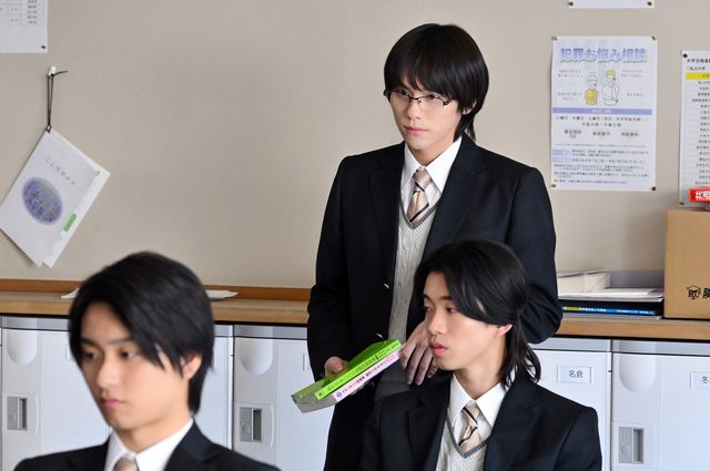 御上の過去が明かされる…日曜劇場「御上先生」第3話場面写真（17枚目）