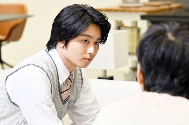 御上の過去が明かされる…日曜劇場「御上先生」第3話場面写真（30枚目）