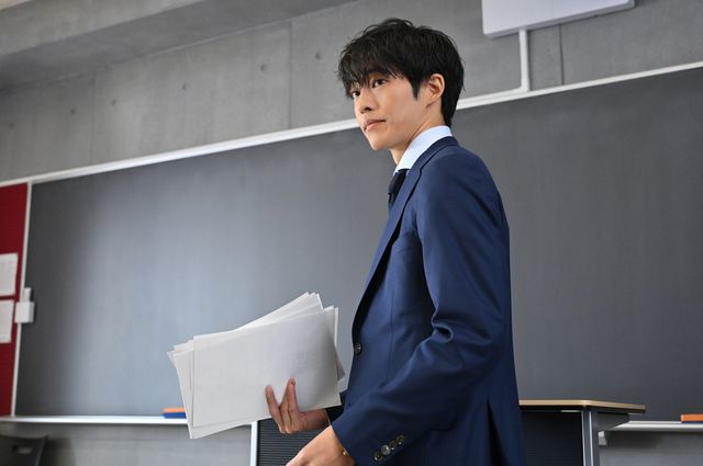 御上の過去が明かされる…日曜劇場「御上先生」第3話場面写真（32枚目）