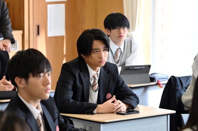 御上の過去が明かされる…日曜劇場「御上先生」第3話場面写真（37枚目）