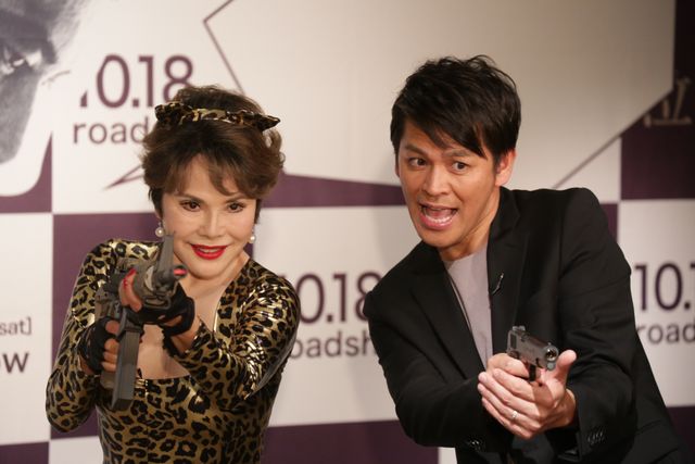 デヴィ夫人がヒョウ柄セクシー！フォトギャラリー（4枚目）