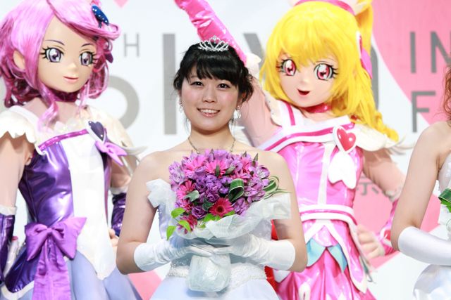 プリキュア声優、生天目仁美、渕上舞、宮本佳那子が雨の中、ウェディングドレス姿を披露!!　画像ギャラリー（3枚目）