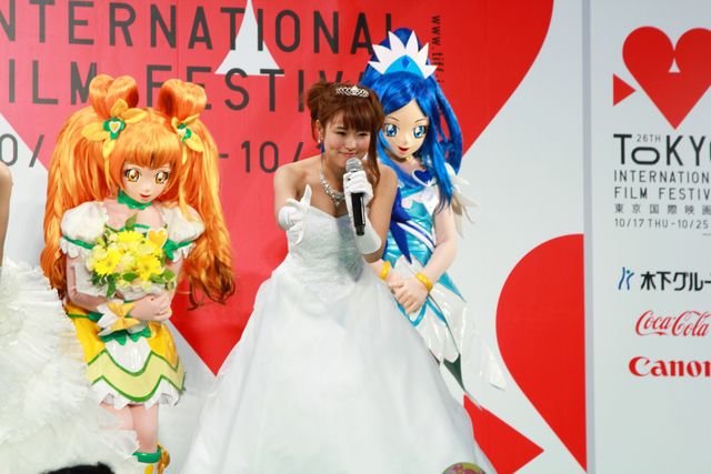 プリキュア声優、生天目仁美、渕上舞、宮本佳那子が雨の中、ウェディングドレス姿を披露!!　画像ギャラリー（5枚目）