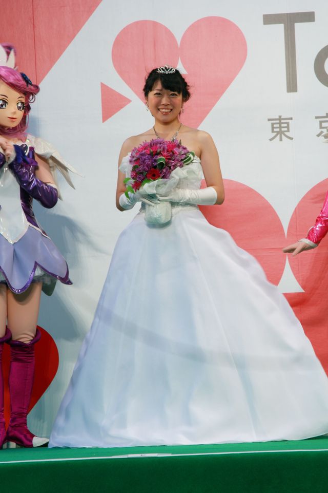 プリキュア声優、生天目仁美、渕上舞、宮本佳那子が雨の中、ウェディングドレス姿を披露!!　画像ギャラリー（15枚目）