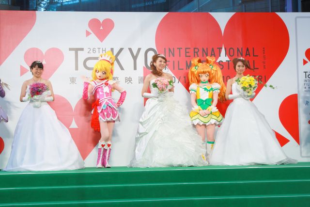 プリキュア声優、生天目仁美、渕上舞、宮本佳那子が雨の中、ウェディングドレス姿を披露!!　画像ギャラリー（16枚目）