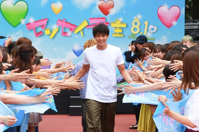 竹内涼真＆佐藤大樹が学生たちとダンス！映画『センセイ君主』フラッシュモブイベント（3枚目）