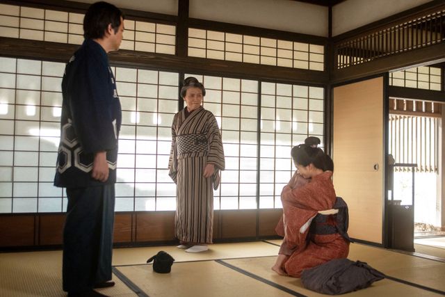 【画像7枚】朝ドラ「風、薫る」虎太郎（小林虎之介）、りん（見上愛）の腕をつかんで…第19回場面写真（6枚目）