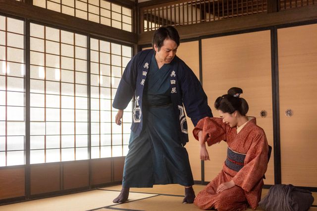 【画像7枚】朝ドラ「風、薫る」虎太郎（小林虎之介）、りん（見上愛）の腕をつかんで…第19回場面写真（7枚目）
