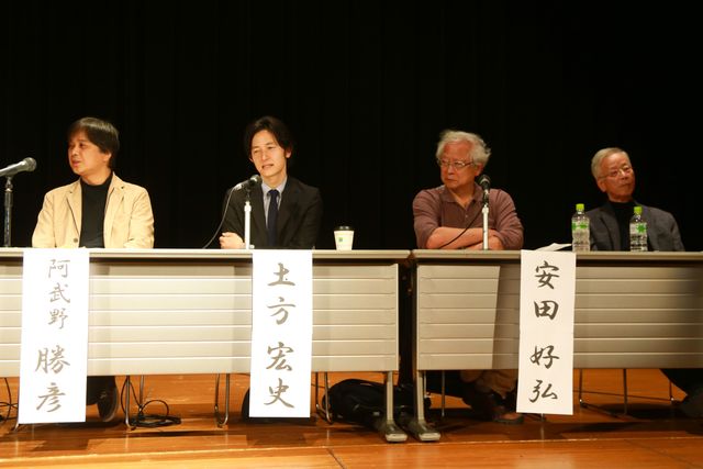 「『ヤクザと憲法』Wasedocu4トークイベント」が行われ（左から）阿武野勝彦プロデューサー、土方宏史監督、安田好弘弁護士、宮崎学が出席した