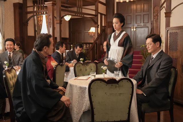 【画像8枚】「ブラッサム」黒崎（遠藤憲一）は真剣な眼差しで…第24回場面写真（2枚目）