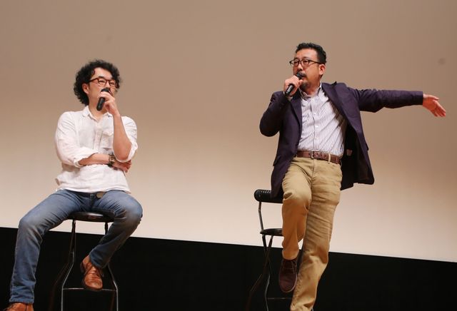 映画『忍びの国』の撮影秘話を明かす中村義洋監督（右）と、原作者の和田竜（左）