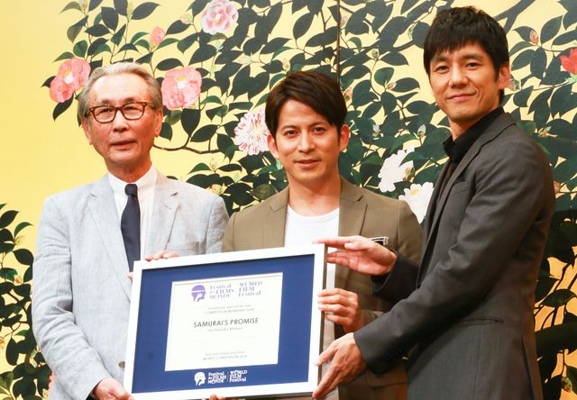 岡田准一・西島秀俊が登壇『散り椿』シニア夫婦限定試写会（6枚目）