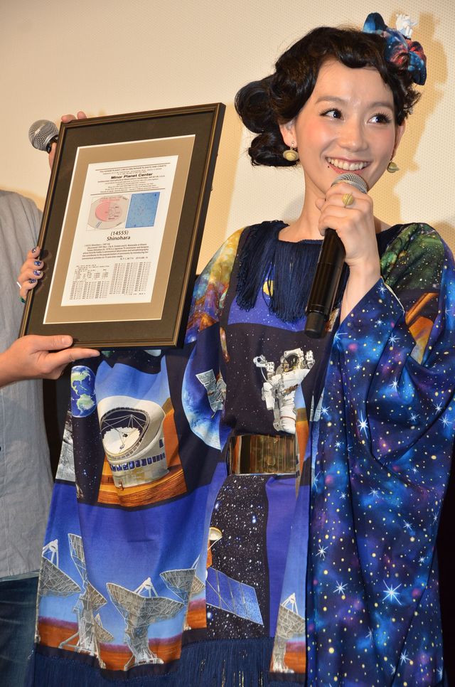 篠原ともえ“宙ガール”ファッションフォトギャラリー（6枚目）