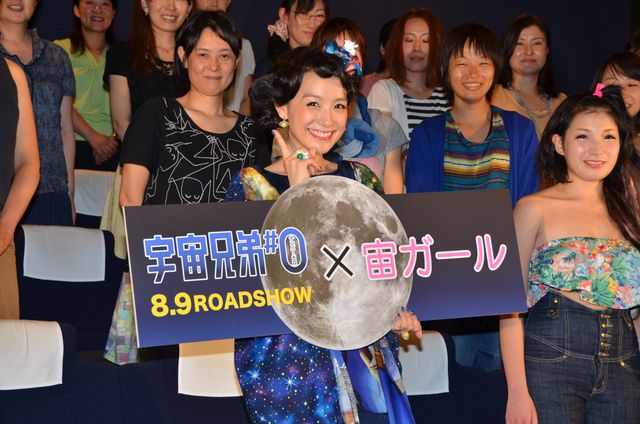 篠原ともえ“宙ガール”ファッションフォトギャラリー（7枚目）