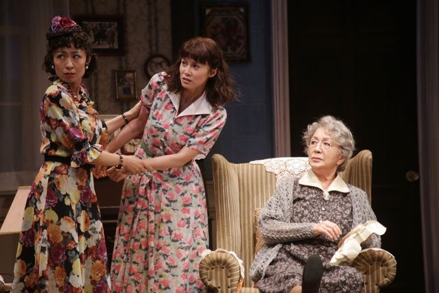 中谷美紀主演、三谷幸喜演出！舞台「ロスト・イン・ヨンカーズ」公開フォトコール写真ギャラリー（12枚目）