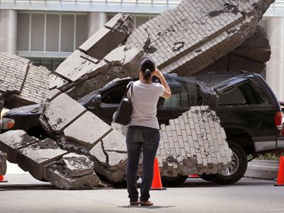 シカゴ住民が、『トランスフォーマー3』の撮影で破壊された車を記念写真！