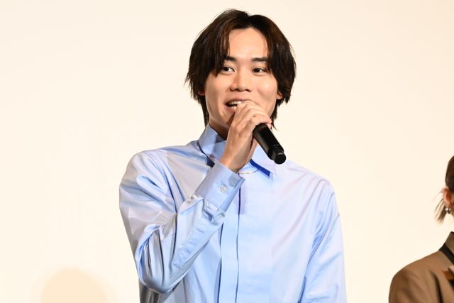 村重杏奈、肩出し黒ドレスで登場！初主演映画『悪鬼のウイルス』公開記念舞台挨拶（9枚目）