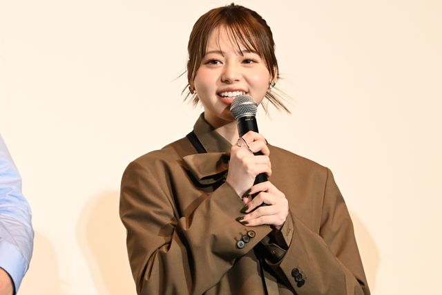 村重杏奈、肩出し黒ドレスで登場！初主演映画『悪鬼のウイルス』公開記念舞台挨拶（15枚目）