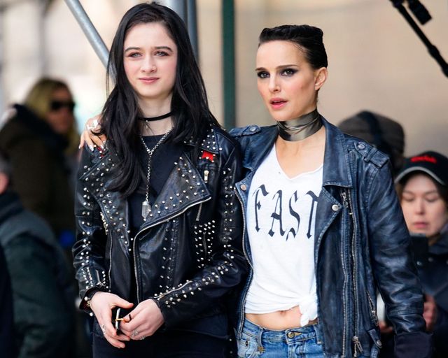 ナタリー・ポートマン、ヘソ出しスタイルでロックスターになる！（4枚目）