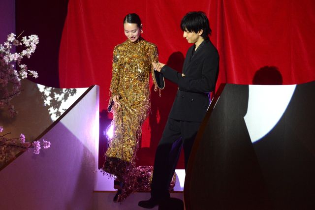 戸田恵梨香、美背中ぱっくり！生田斗真がエスコート　Netflix「地獄に堕ちるわよ」配信記念PARTY：フォトギャラリー