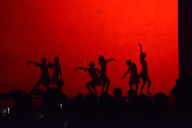 戸田恵梨香、美背中ぱっくり！生田斗真がエスコート　Netflix「地獄に堕ちるわよ」配信記念PARTY（5枚目）