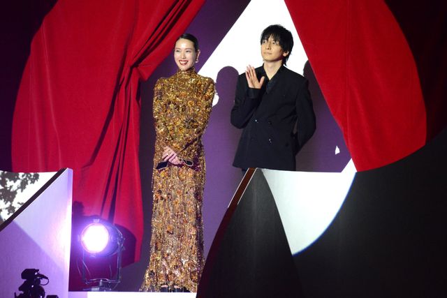 戸田恵梨香、美背中ぱっくり！生田斗真がエスコート　Netflix「地獄に堕ちるわよ」配信記念PARTY（7枚目）